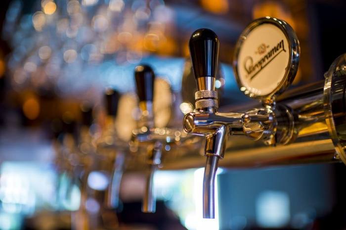 Frisch gezapftes Bier vom Fass