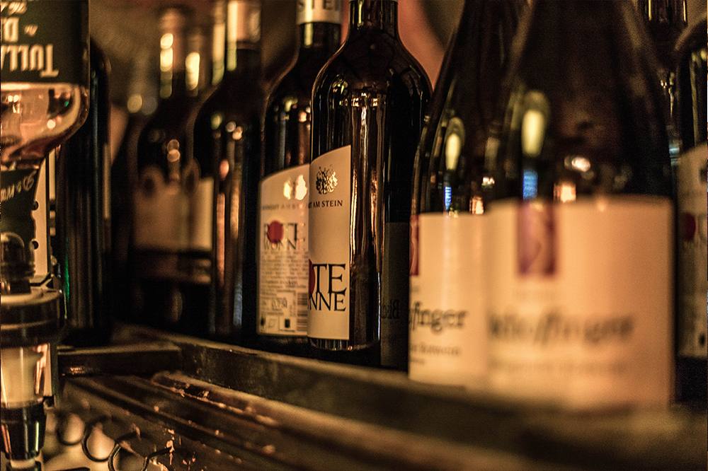Erlesene Weine im Regal